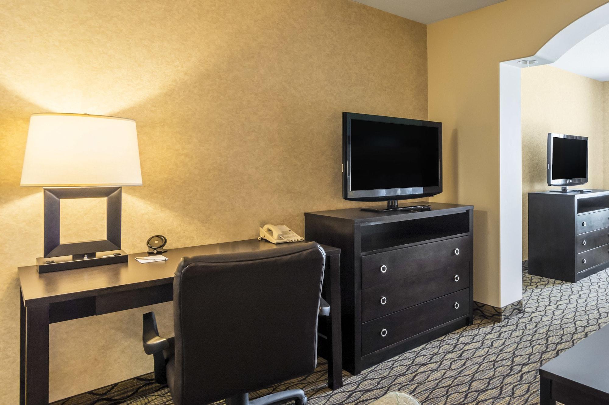 Clarion Hotel & Conference Centre Sherwood Park Esterno foto