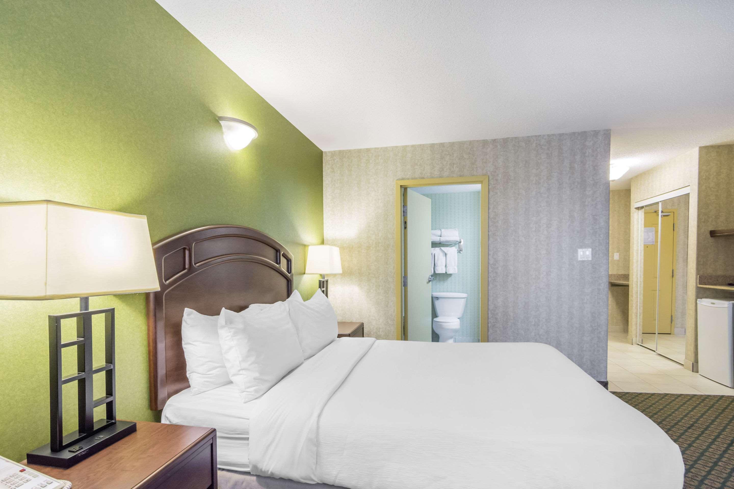 Clarion Hotel & Conference Centre Sherwood Park Esterno foto