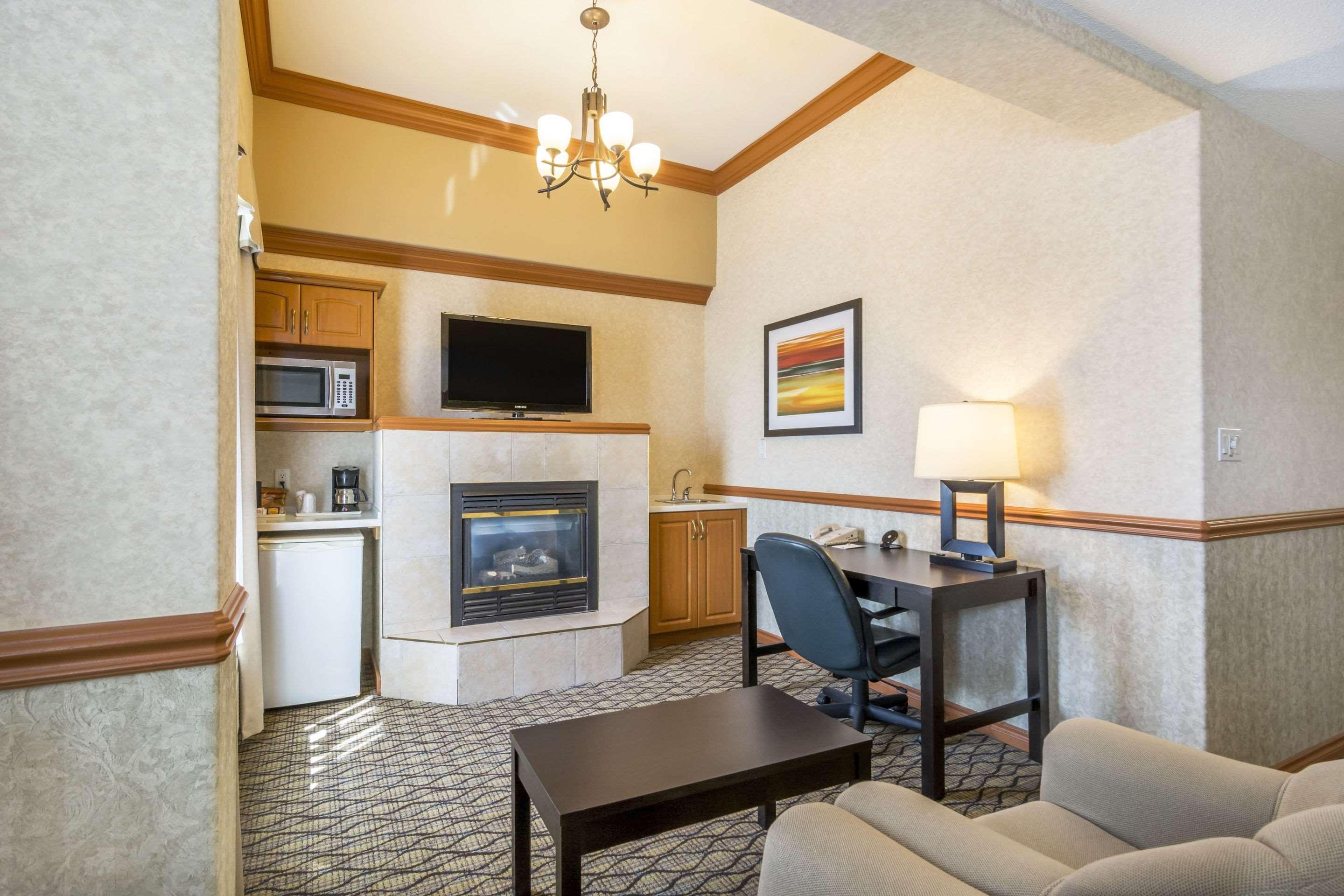 Clarion Hotel & Conference Centre Sherwood Park Esterno foto