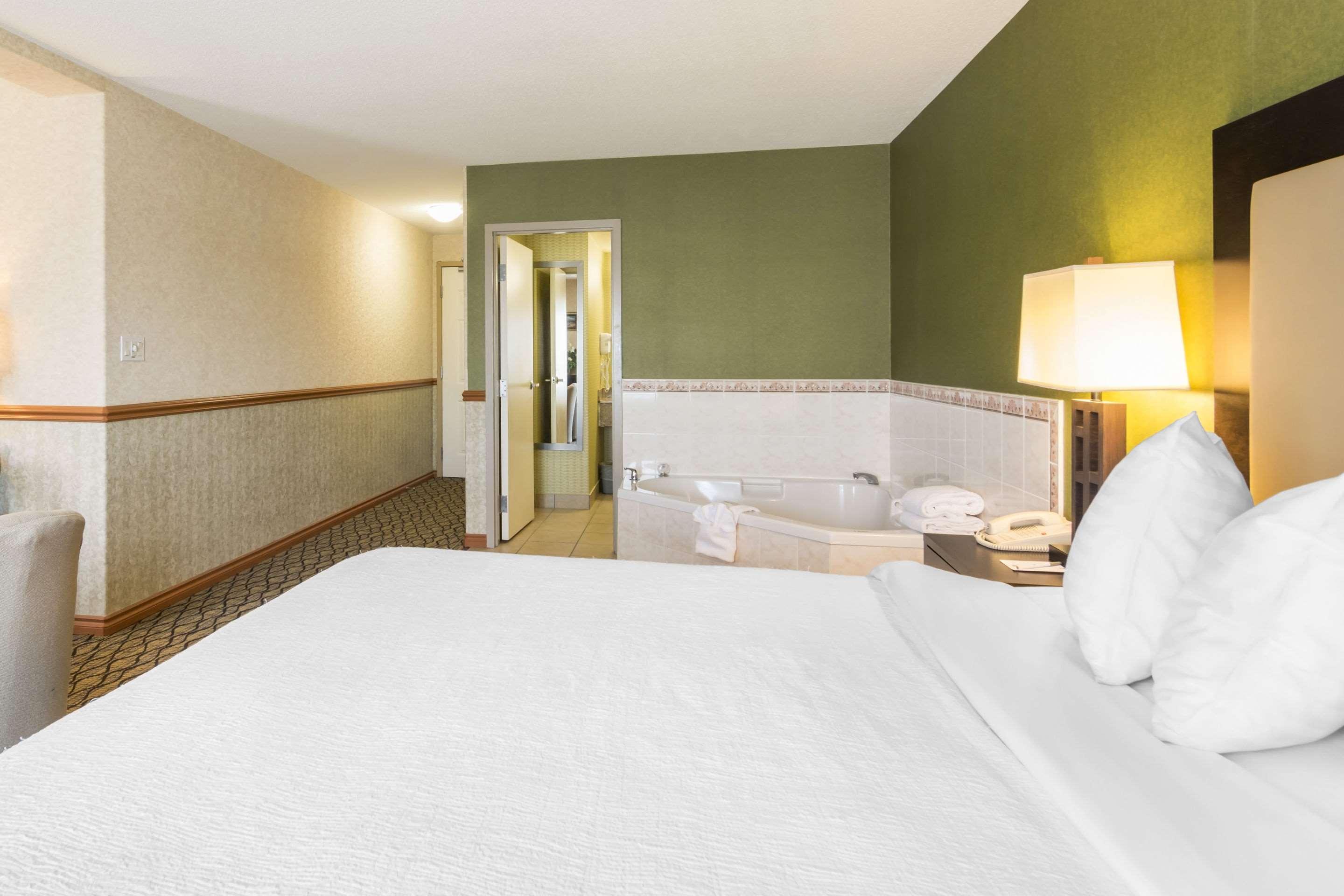 Clarion Hotel & Conference Centre Sherwood Park Esterno foto