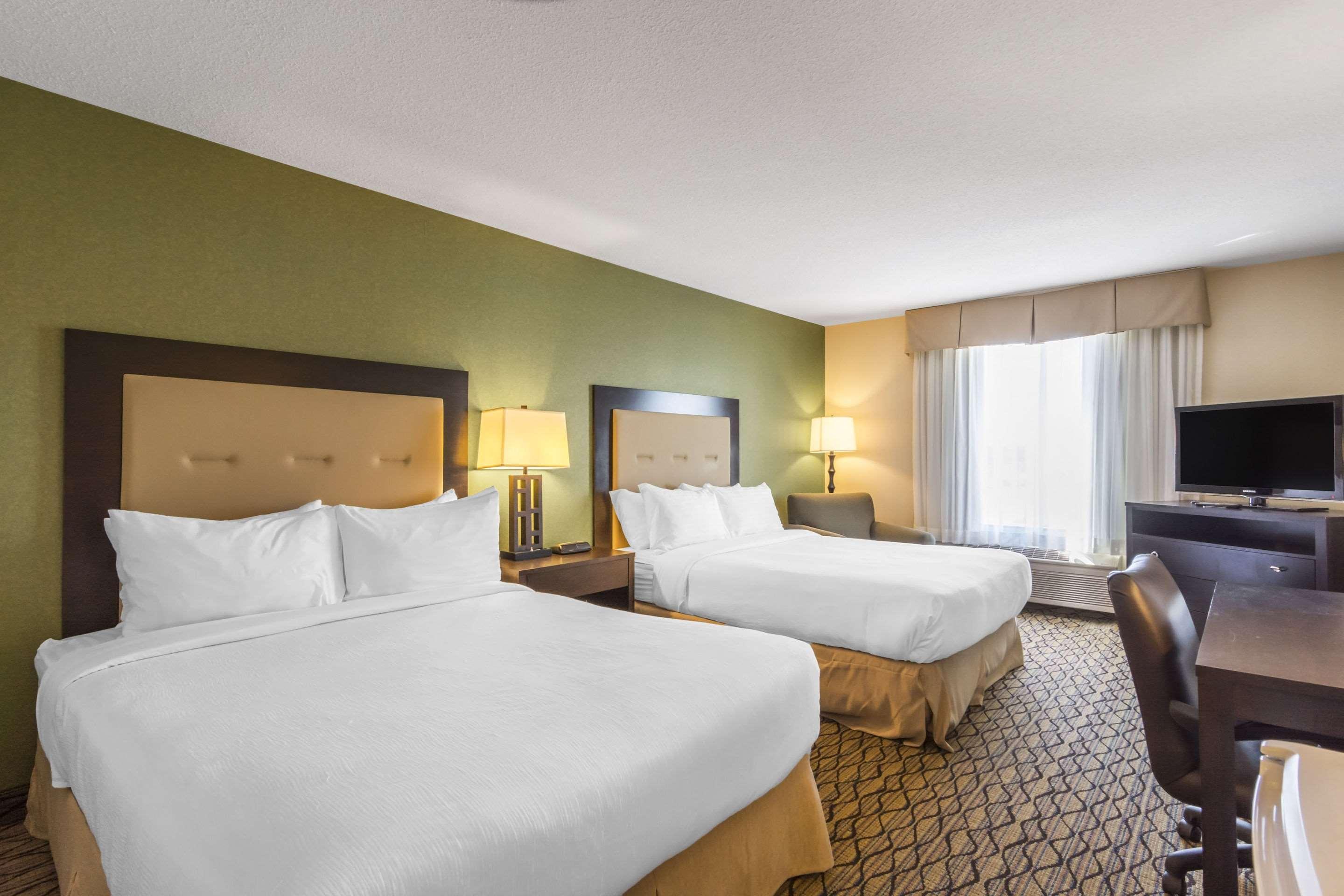Clarion Hotel & Conference Centre Sherwood Park Esterno foto