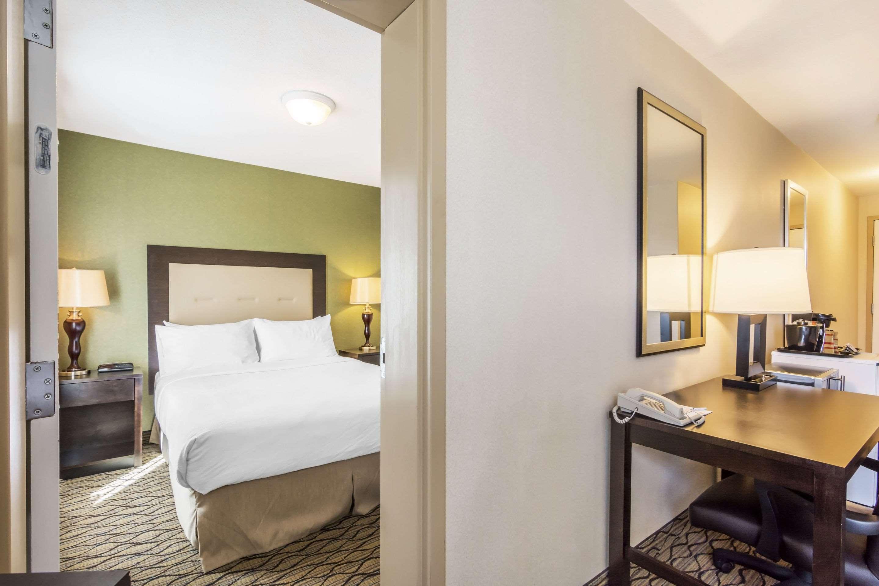 Clarion Hotel & Conference Centre Sherwood Park Esterno foto