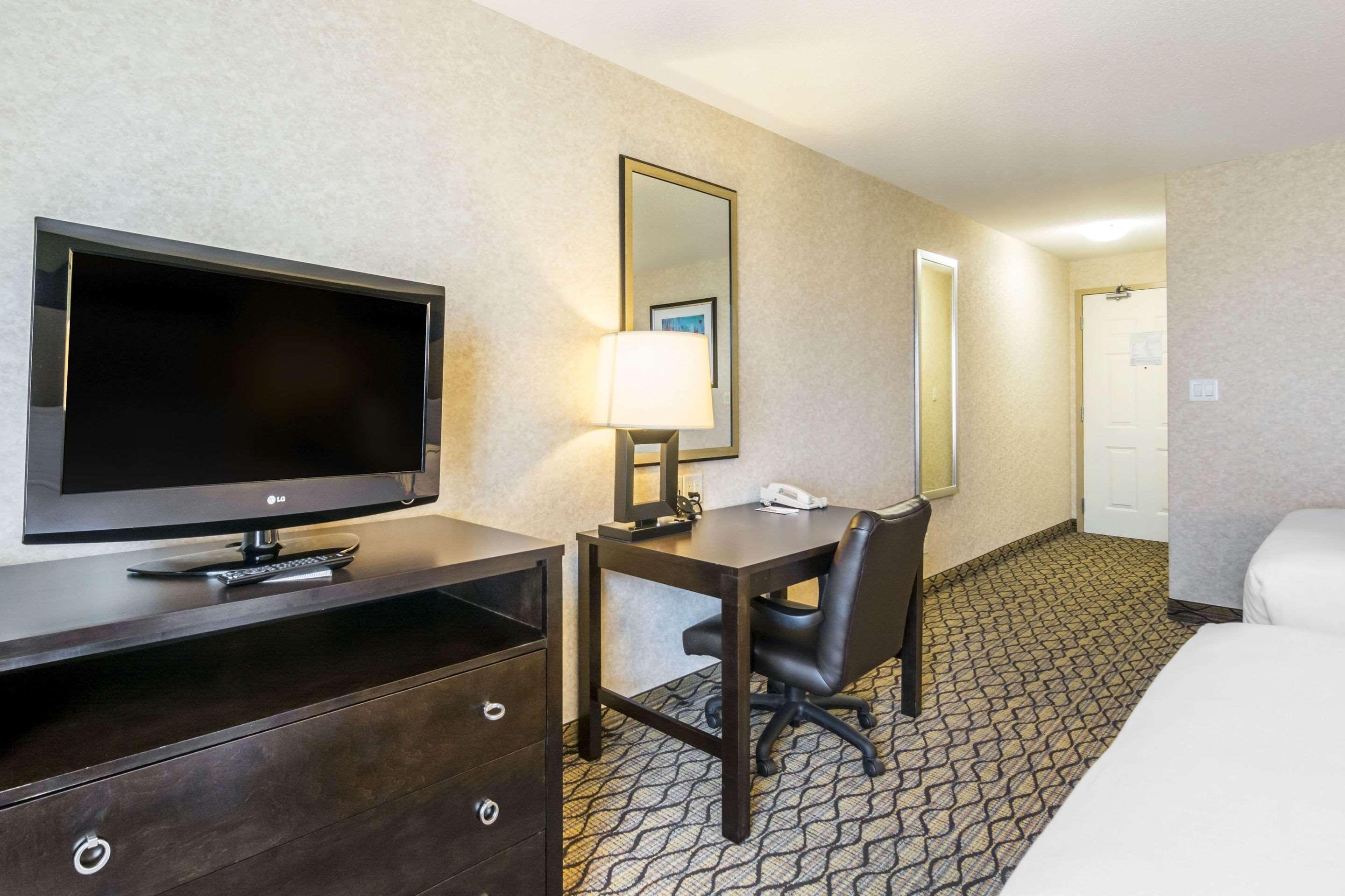 Clarion Hotel & Conference Centre Sherwood Park Esterno foto