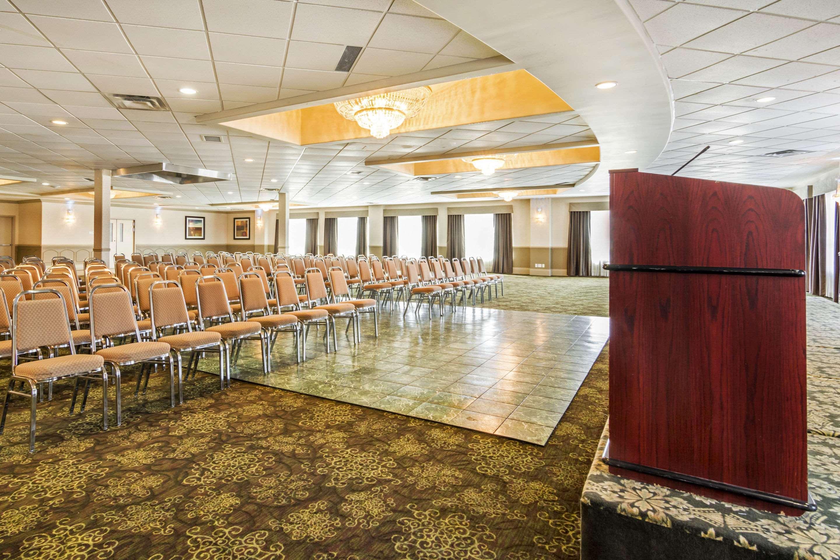 Clarion Hotel & Conference Centre Sherwood Park Esterno foto