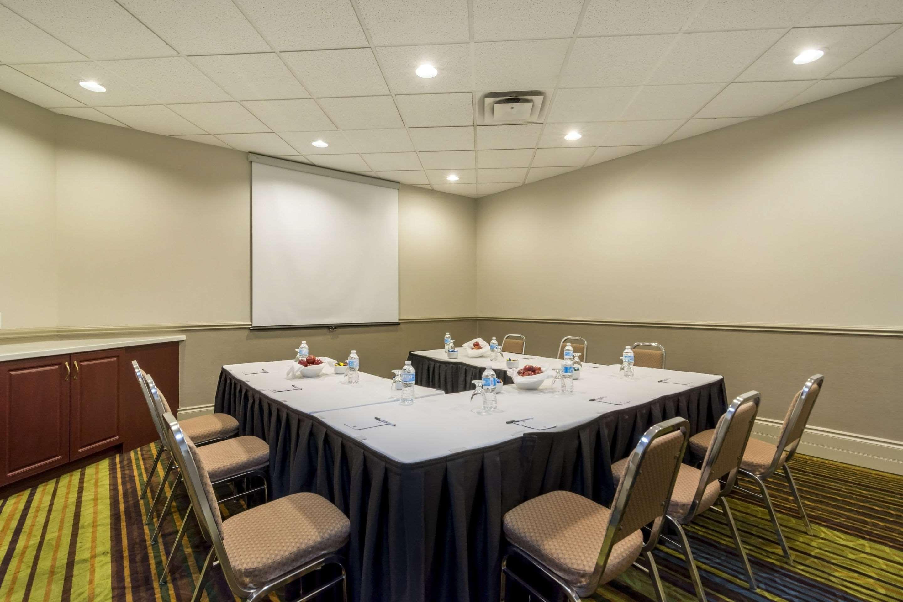 Clarion Hotel & Conference Centre Sherwood Park Esterno foto