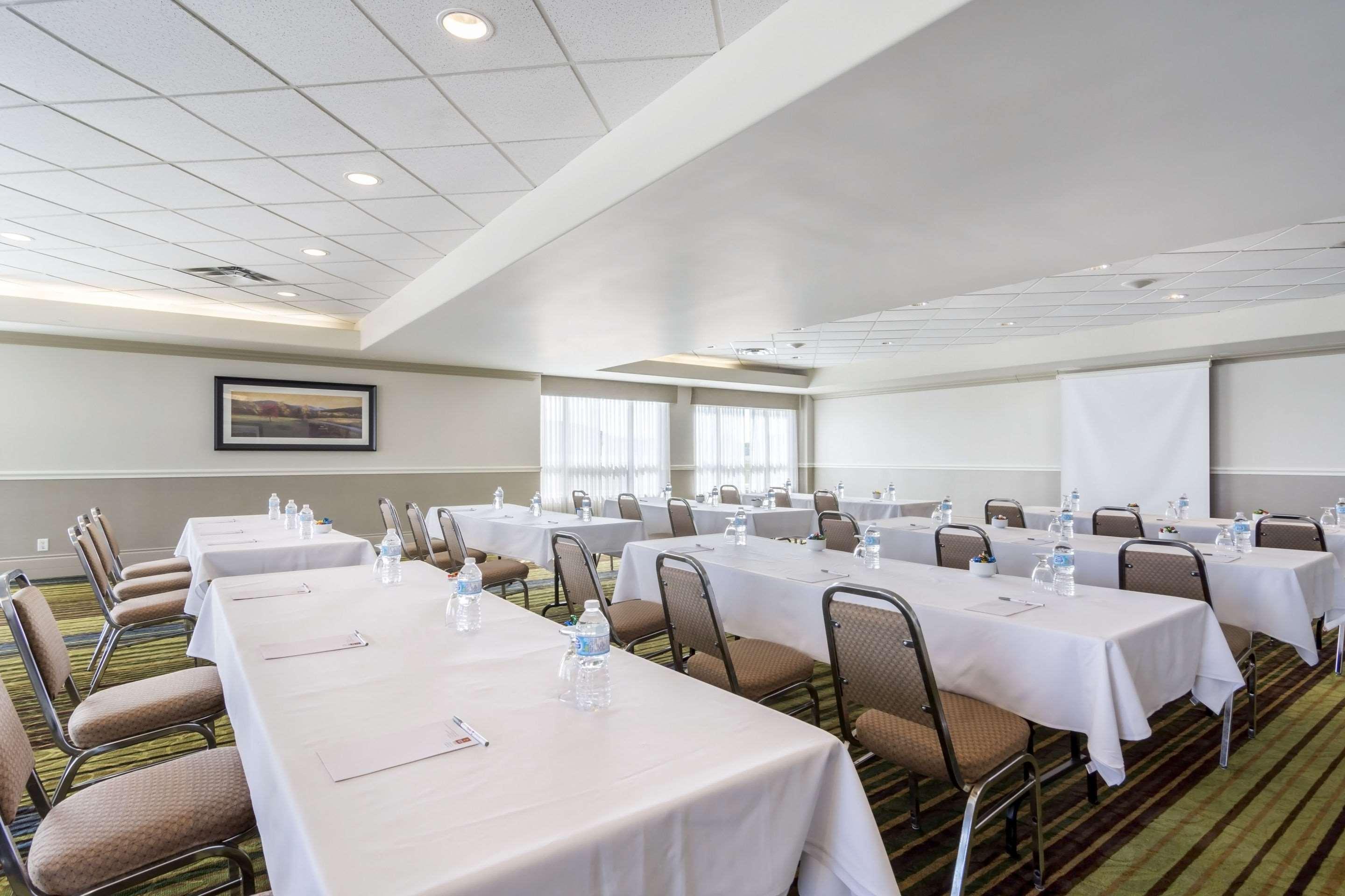 Clarion Hotel & Conference Centre Sherwood Park Esterno foto