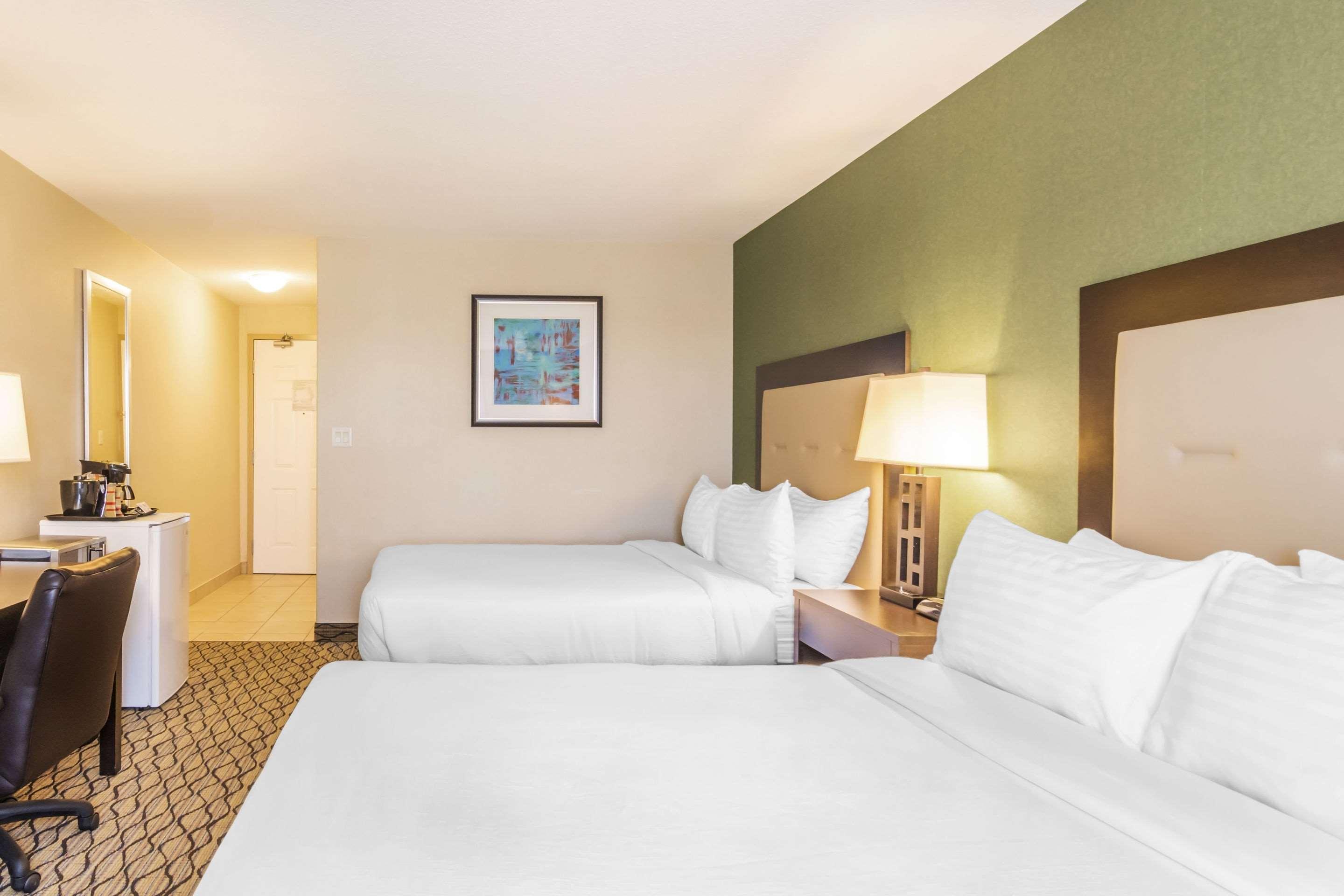 Clarion Hotel & Conference Centre Sherwood Park Esterno foto